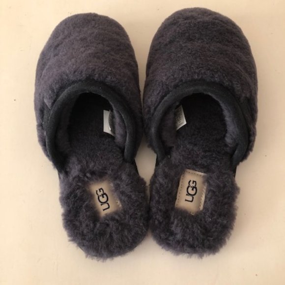 UGG Fluffette Navy Slipper. Size: 7, 8, 9, 12 - Picture 2 of 13